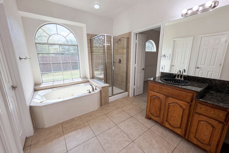 Photo 18 of 28 of 1126 Glencoe Dr, Glenn Heights, TX