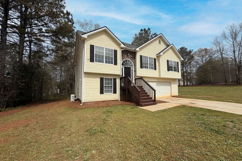 Photo 6 of 25 of 479 Clearwater Way, Monroe, GA