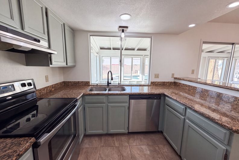 Photo 8 of 26 of 10501 W Loma Ln, Peoria, AZ