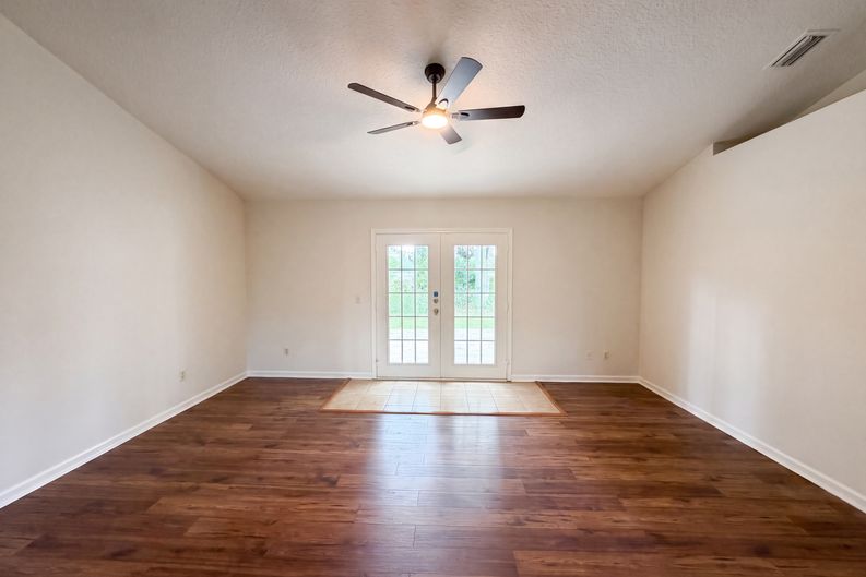 Photo 3 of 22 of 4224 Harbor View Dr, Jacksonville, FL
