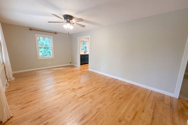 Photo 3 of 16 of 6710 Hopi Rd, Chanhassen, MN