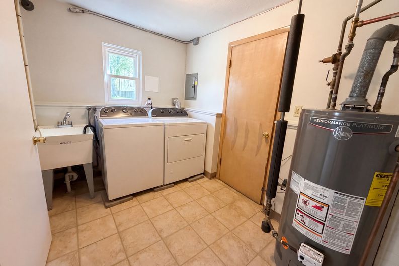 Photo 18 of 24 of 5444 Kenbridge Dr, Cleveland, OH