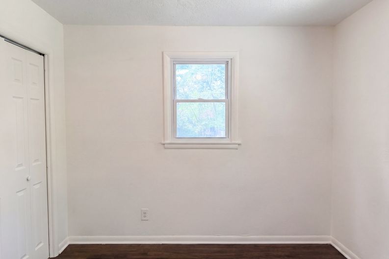 Photo 8 of 16 of 1825 NE Bren Mar Rd, Lees Summit, MO