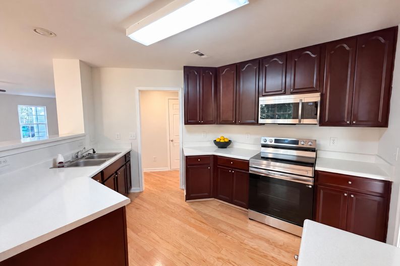 Photo 10 of 28 of 8902 Woodland Hills Rd, Charlotte, NC