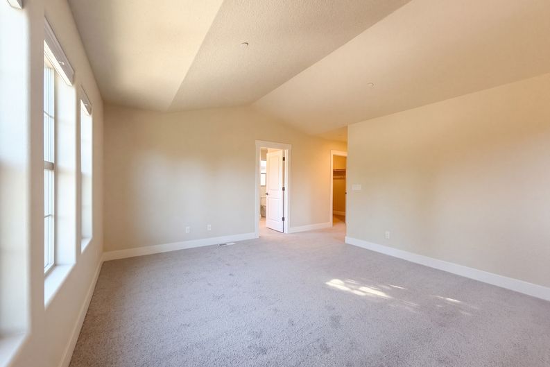 Photo 10 of 25 of 410 NE 76th Ave, Hillsboro, OR
