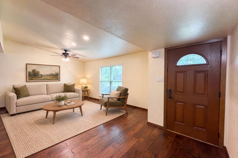 Photo 6 of 28 of 530 Shadowcrest Ln, Coppell, TX