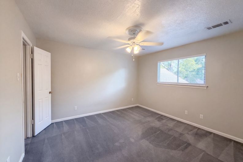 Photo 16 of 28 of 9118 Tepee Trl, Houston, TX