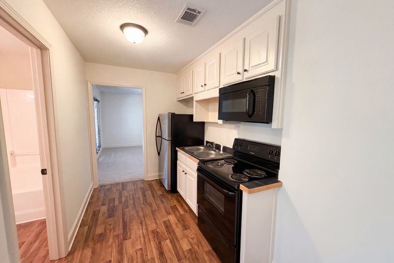 Photo 12 of 28 of 2721 Berkshire Dr, Winder, GA
