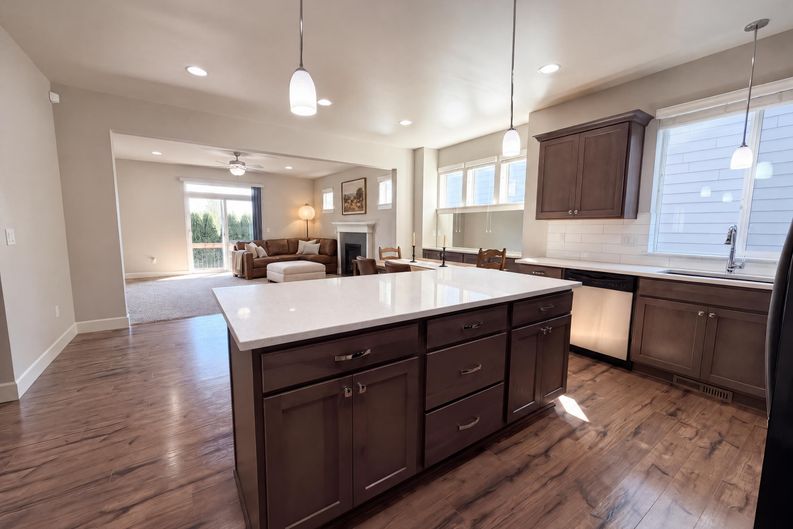 Photo 6 of 14 of 3746 SW McKinley St, Gresham, OR