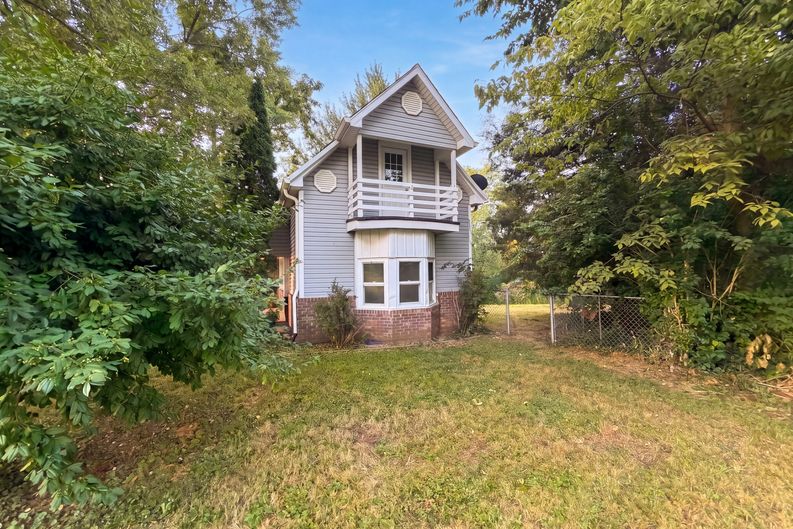Photo 16 of 21 of 207 E Park St, Trafalgar, IN