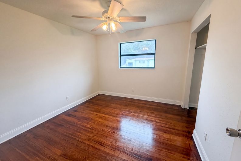 Photo 9 of 18 of 7520 Altus Dr S, Jacksonville, FL