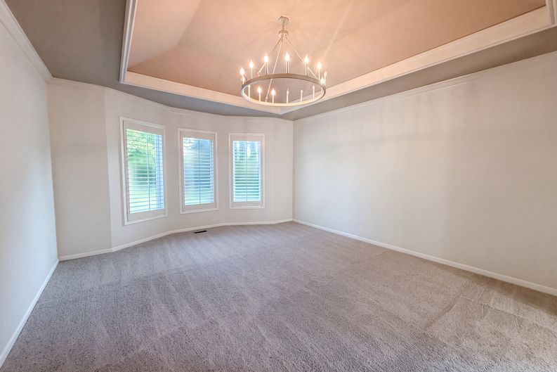 Photo 11 of 34 of 6003 N Cosby Ct, Kansas City, MO