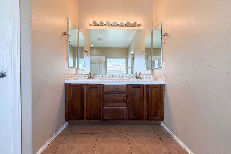 Photo 11 of 21 of 671 W Green Tree Dr, San Tan Valley, AZ