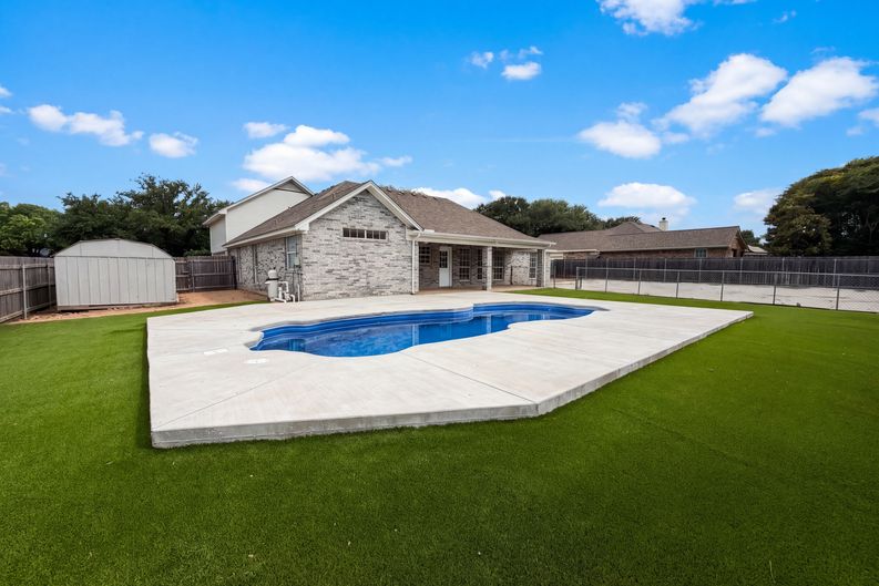 Photo 21 of 25 of 1226 Oakmanor Cir, Hewitt, TX