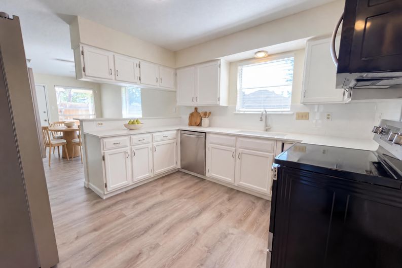 Photo 11 of 32 of 4519 Spinks Creek Ln, Spring, TX