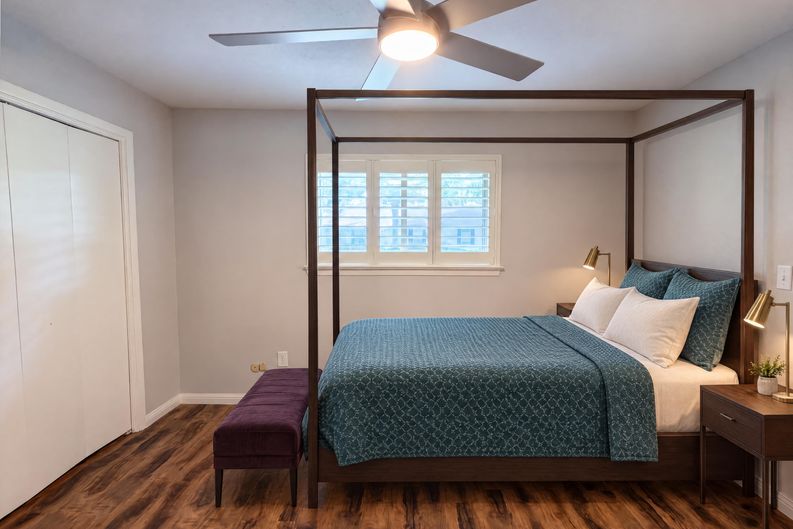 Photo 4 of 22 of 1618 Woodcrest Ln, Carrollton, TX