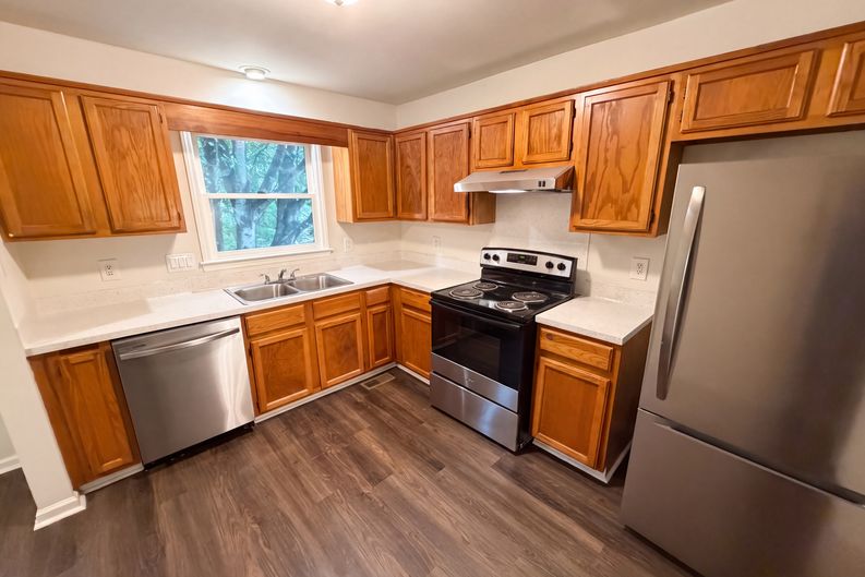 Photo 13 of 28 of 6409 Tivoli Ct, Charlotte, NC