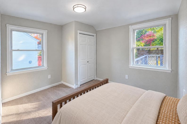 Photo 7 of 24 of 1541 E 254th St, Euclid, OH