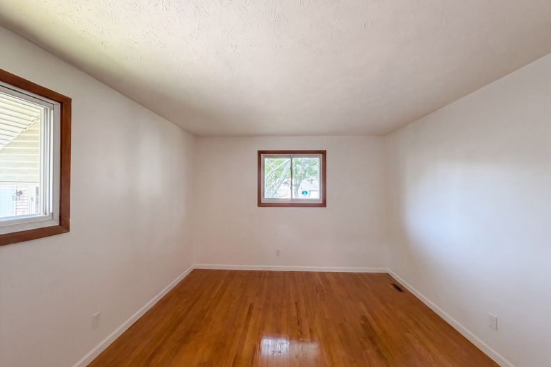 Photo 11 of 22 of 11500 Stormes Dr, Cleveland, OH