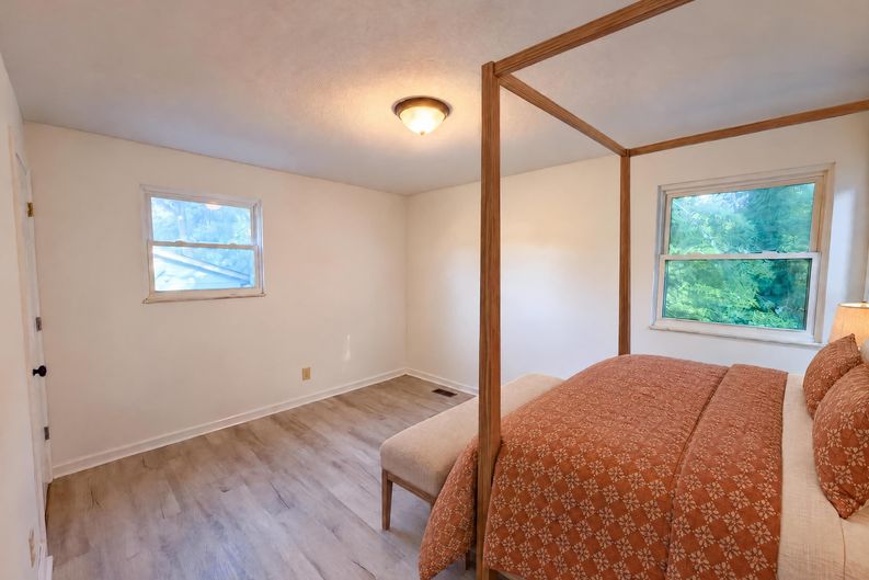 Photo 17 of 27 of 7301 Meadowbrook Cir, Knoxville, TN