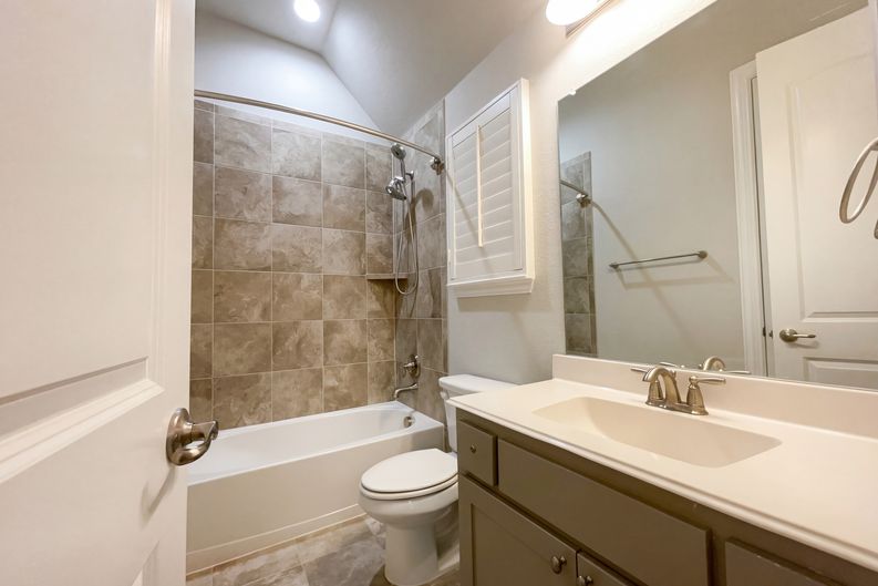 Photo 7 of 24 of 4157 Chantilly Ln, Frisco, TX