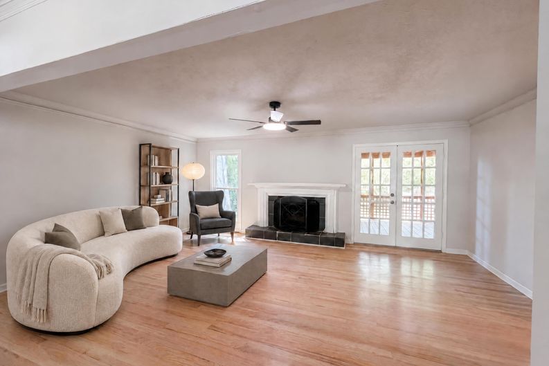 Photo 3 of 22 of 1033 Chestnut Hill Cir SW, Marietta, GA