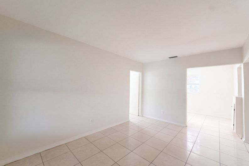 Photo 6 of 22 of 7916 Endive Ave, Tampa, FL