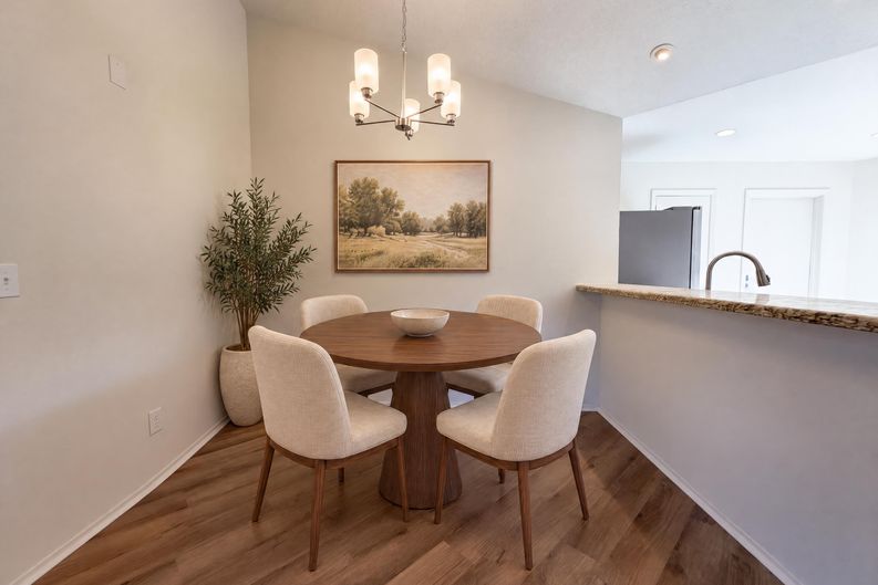 Photo 8 of 21 of 2307 Strait Ln, Houston, TX