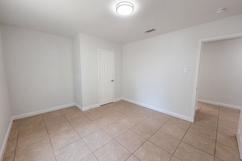 Photo 14 of 17 of 1322 E Waco Ave, Dallas, TX