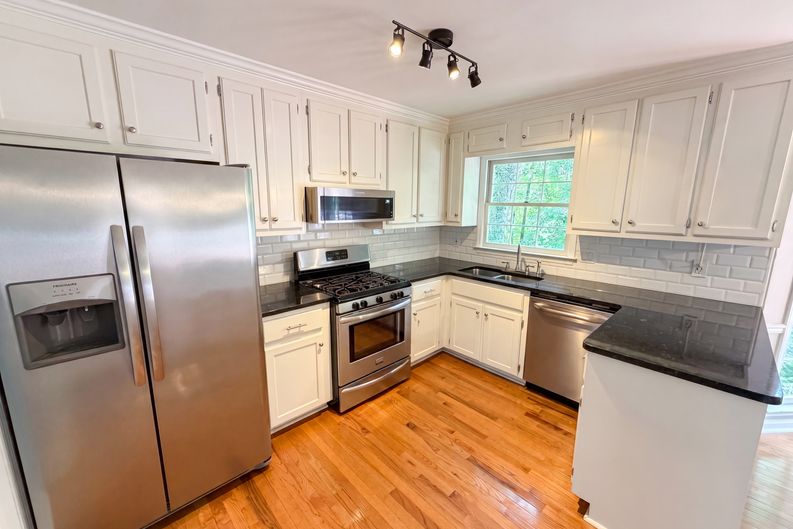 Photo 9 of 23 of 3514 Nettle Ln NE, Roswell, GA