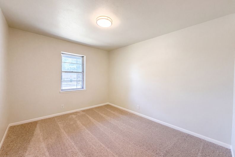 Photo 4 of 25 of 5421 Bonnie Wayne St, Haltom City, TX