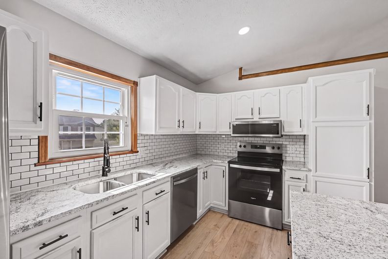 Photo 11 of 34 of 433 Kelly Way, Bellefontaine, OH