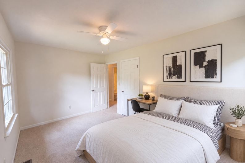 Photo 11 of 20 of 3221 Meadow Ln, Winston Salem, NC