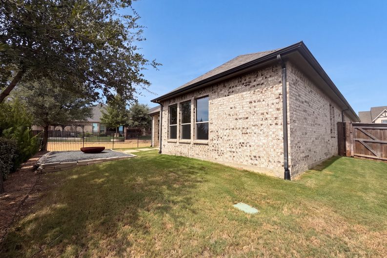 Photo 35 of 37 of 11509 Misty Ridge Dr, Roanoke, TX