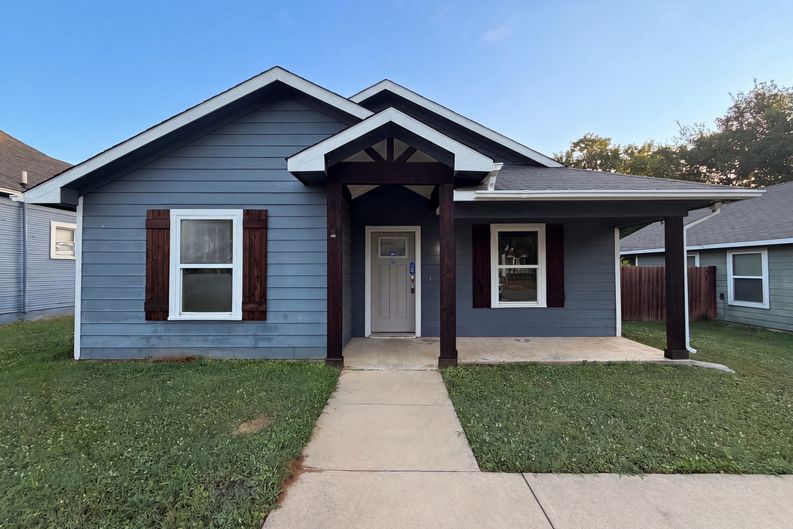 Photo 19 of 20 of 709 W Hull St, Denison, TX