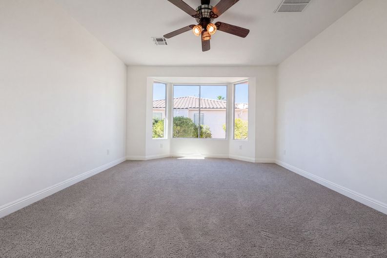 Photo 4 of 23 of 10228 Donde Ave, Las Vegas, NV