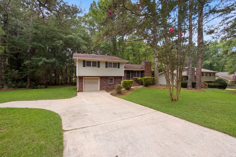 Photo 19 of 24 of 3318 Ben Hill St SW, Marietta, GA