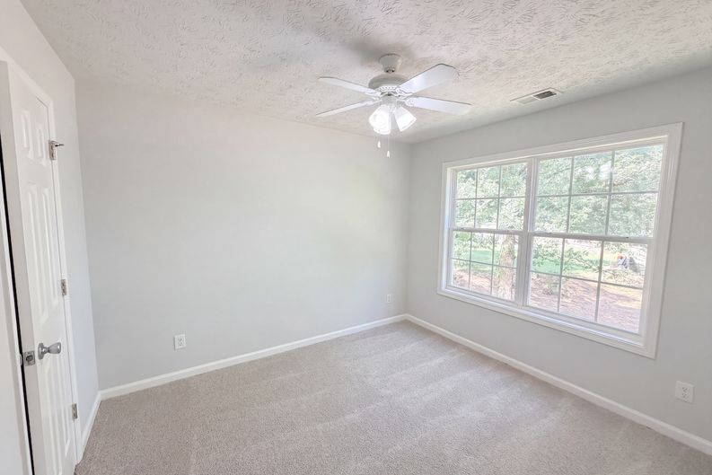 Photo 14 of 35 of 1396 Bramlett Forest Ct, Lawrenceville, GA