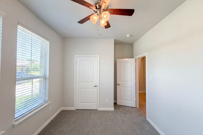 Photo 11 of 21 of 4312 Chicory Ct, Denton, TX