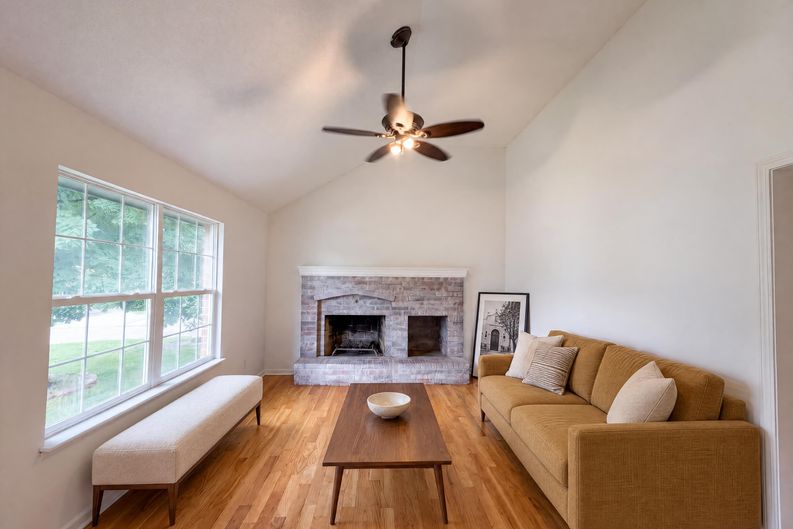Photo 3 of 15 of 1706 N Lazy Branch Rd, Independence, MO