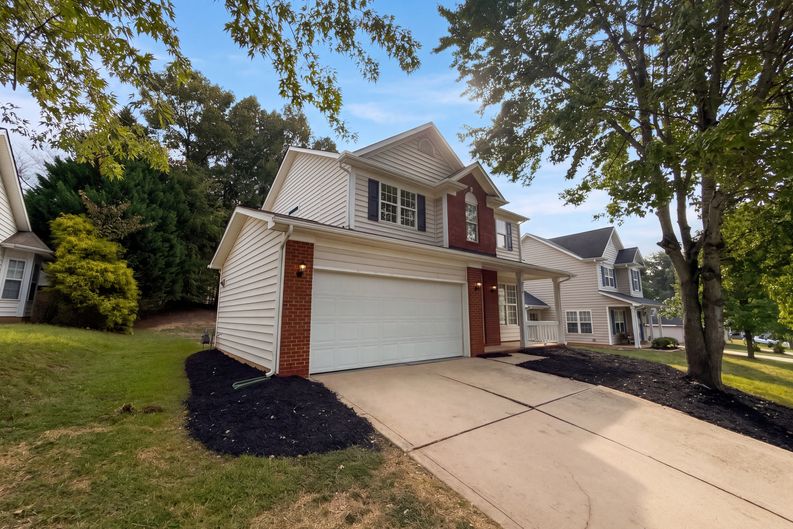 Photo 6 of 28 of 1159 Tufton Pl NW, Concord, NC