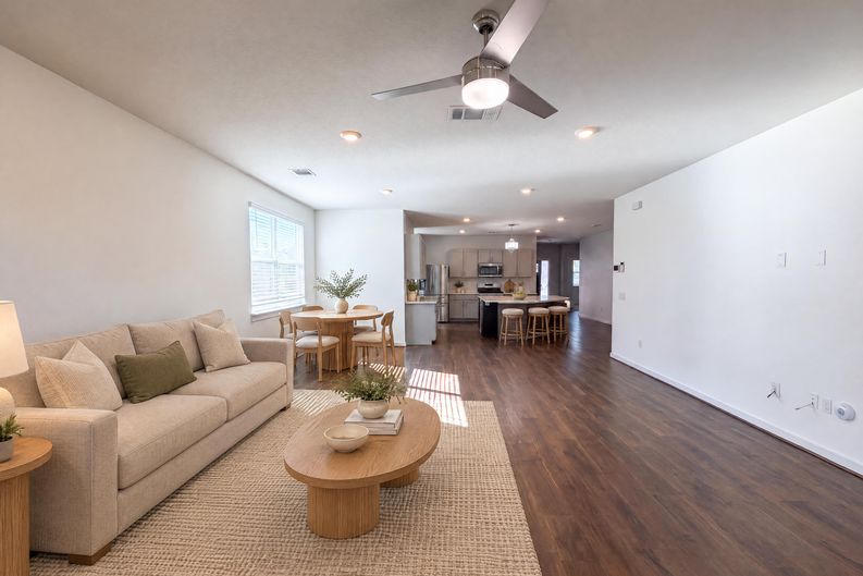 Photo 3 of 22 of 204 Florenz Ln, Georgetown, TX