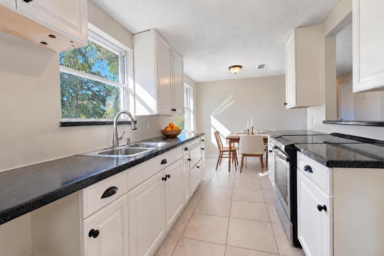 Photo 6 of 17 of 10784 Liscard Rd S, Jacksonville, FL