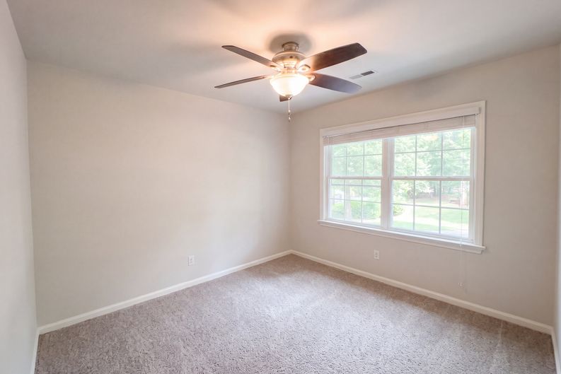 Photo 13 of 26 of 101 Bonito Dr, Yorktown, VA