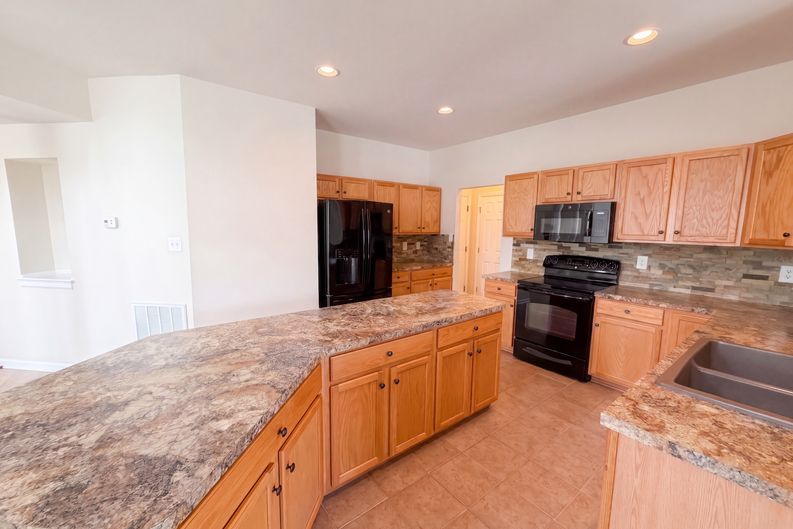 Photo 9 of 27 of 13306 Castlewellan Dr, Chester, VA