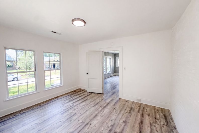 Photo 8 of 16 of 510 N Maple St, Durham, NC