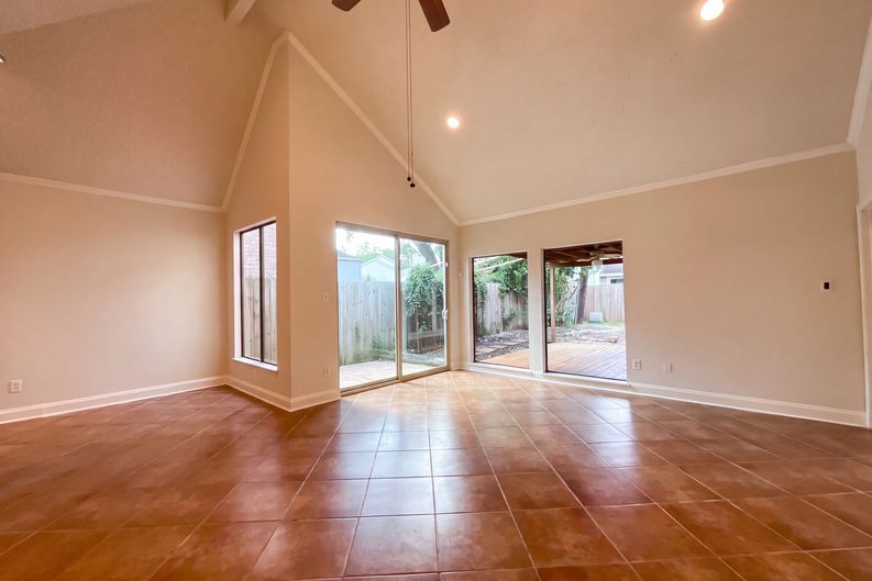 Photo 6 of 17 of 12910 Ashford Chase Dr, Houston, TX