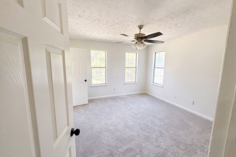 Photo 4 of 43 of 4389 Southvale Dr, Decatur, GA