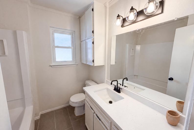 Photo 11 of 14 of 501 E Central Dr, Georgetown, TX
