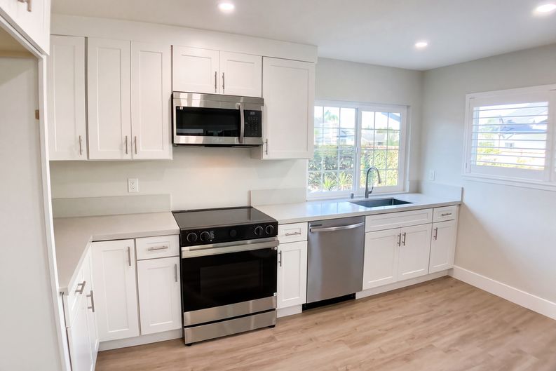 Photo 8 of 21 of 8361 Northport Dr, Huntington Beach, CA
